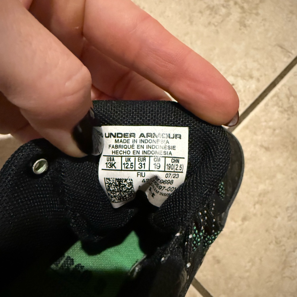 Under Armour Kids football cleats - Picture 5 of 5